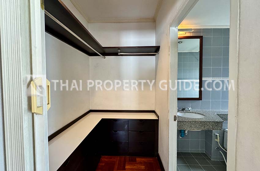 Apartment in Phaholyothin 